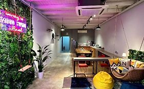 Swing & Pillows @ Beach Street Hostel
